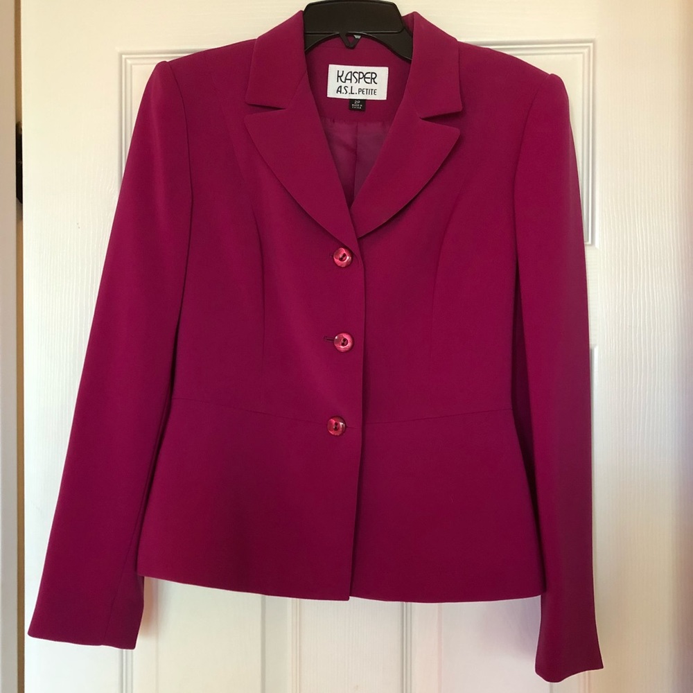 Gorgeous Kasper two piece suite